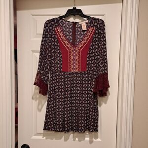 Flying Tomato Embroidered Dress Size Medium Boho V-neck Bell Lace Sleeves
